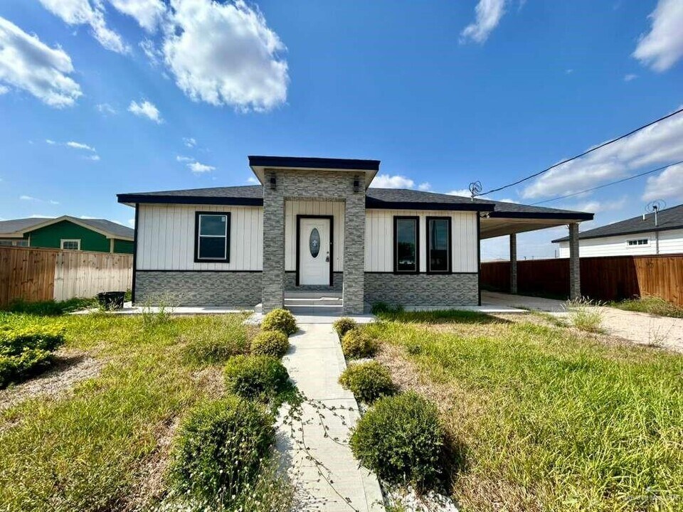 14 N 109th St in Alton, TX - Building Photo