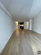 East 39th Street, Unit 17D in New York, NY - Foto de edificio - Building Photo