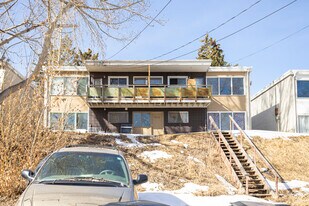 4432 4 St NW in Calgary, AB - Building Photo