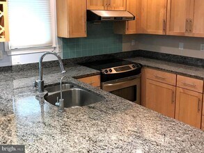 11120 Lake Breeze Dr in North Potomac, MD - Building Photo - Building Photo