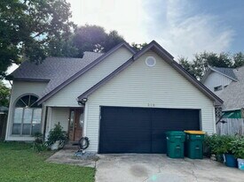 218 Woodland Park Cir in Mary Esther, FL - Building Photo