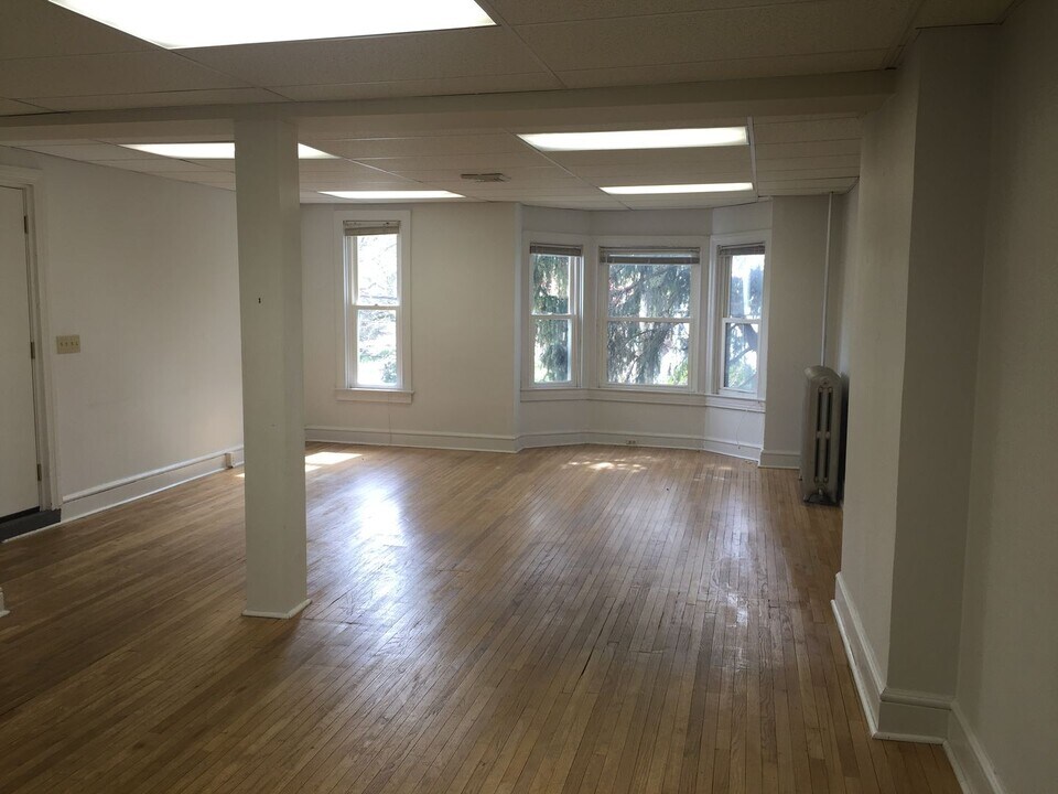 1041 S Queen St in York, PA - Building Photo