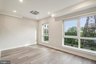 3449 Scotts Ln, Unit A304 in Philadelphia, PA - Building Photo - Building Photo