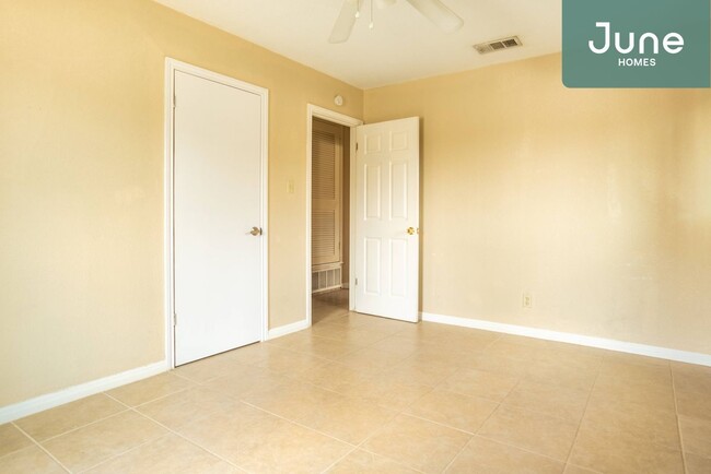 5407 Tipton Dr-Unit -B in Austin, TX - Foto de edificio - Building Photo