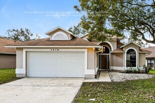1018 Henson Ct in Oviedo, FL - Building Photo