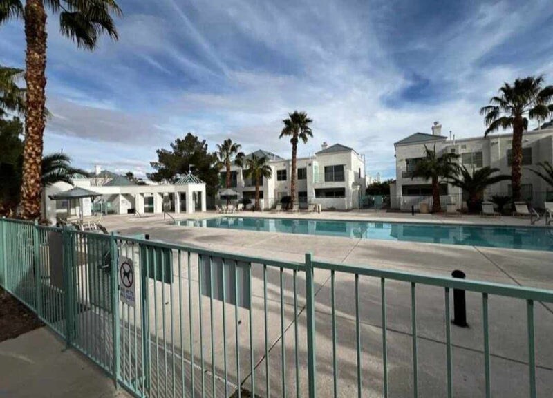 7300 W Pirates Cove Rd in Las Vegas, NV - Building Photo