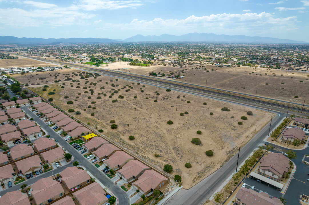 Desert Green Villas in Hesperia, CA - Building Photo