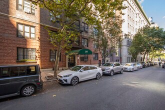 245 W 75th St in New York, NY - Building Photo - Building Photo