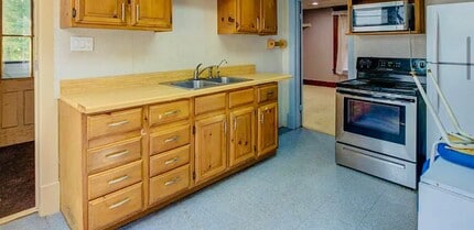 205 W Fulton St in Gloversville, NY - Building Photo - Building Photo