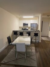 90 Clinton Ave, Unit 306 in Newark, NJ - Foto de edificio - Building Photo