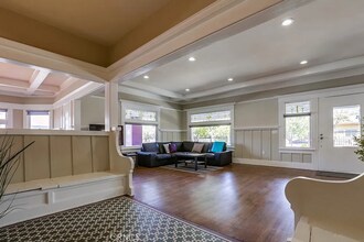 Raymond Avenue in Los Angeles, CA - Foto de edificio - Interior Photo