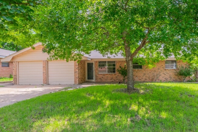 property at 3813 Lancelot Ln