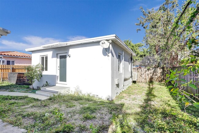 923 SW 11th Ave in Miami, FL - Building Photo - Building Photo