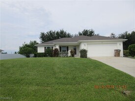 459 NE 3rd Ave in Cape Coral, FL - Building Photo