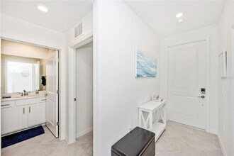 17565 Opal Sand Dr, Unit 202 in Venice, FL - Building Photo - Building Photo