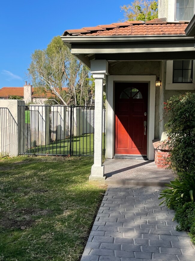 29752 Strawberry Hill Dr in Agoura Hills, CA - Building Photo - Building Photo
