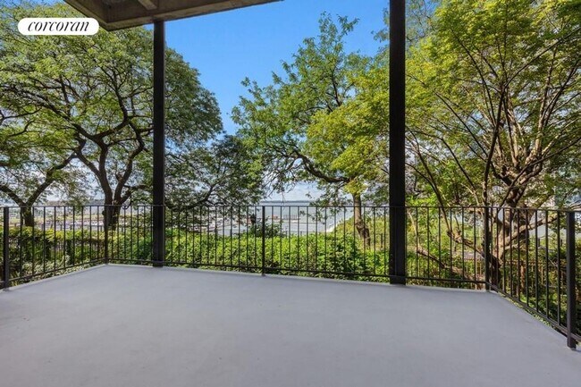 210 Columbia Hts in Brooklyn, NY - Building Photo - Building Photo