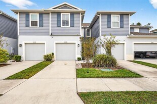 2140 Laceflower Dr in Brandon, FL - Building Photo