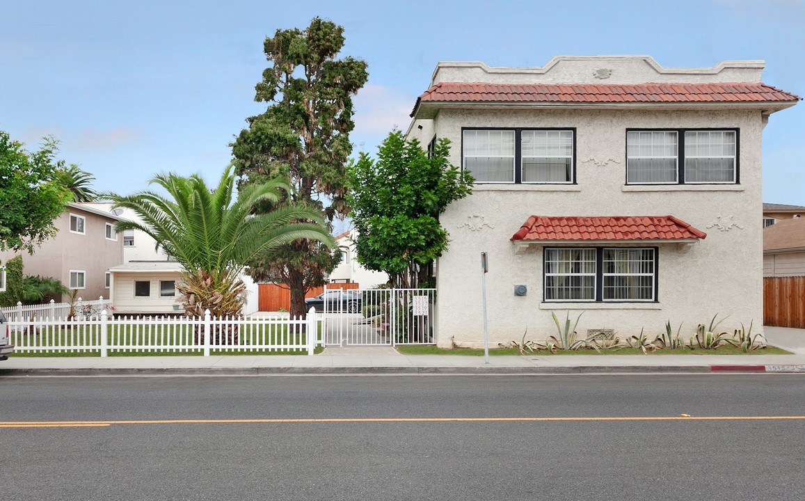 3515 E 10th St in Long Beach, CA - Building Photo