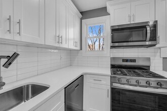 31-33 Burr Ave-Unit -B in Hempstead, NY - Building Photo - Building Photo
