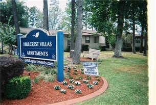 Hillcrest Villas in Crestview, FL - Building Photo