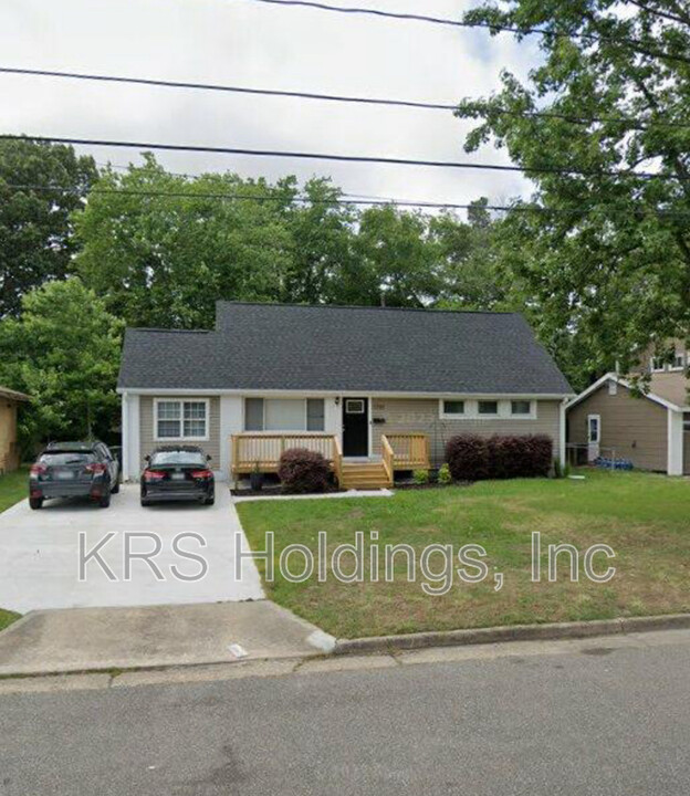 3320 W Lewis Rd in Hampton, VA - Building Photo