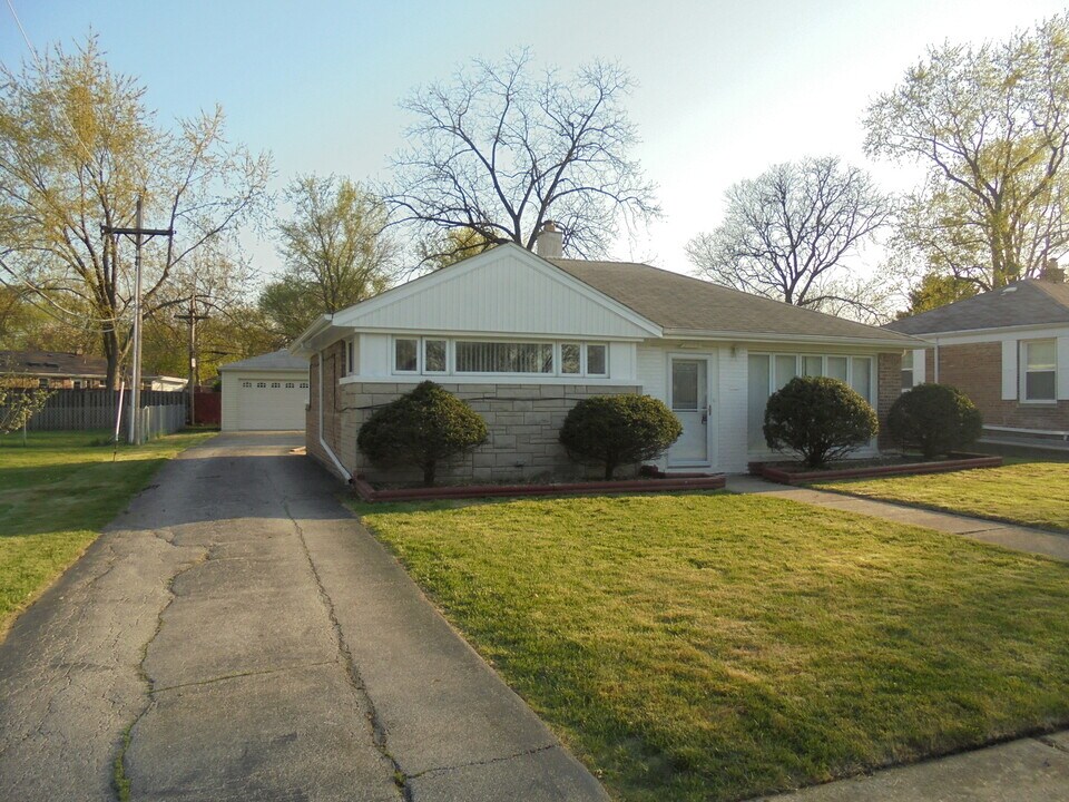 2045 Magnolia Rd in Homewood, IL - Building Photo