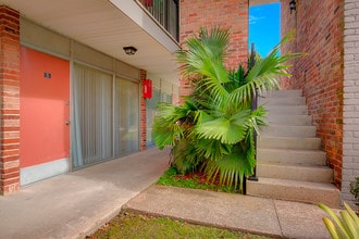 Country Club Apartments in Pascagoula, MS - Building Photo - Building Photo