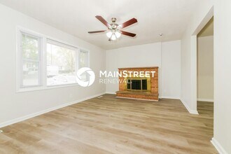 302 Clearview Dr in Pleasant Hill, MO - Building Photo - Building Photo