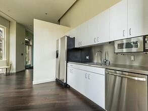 88 King St, Unit 806 in San Francisco, CA - Building Photo - Building Photo