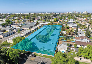 Las Gardenias Apartments in Fresno, CA - Building Photo - Building Photo