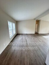 2520 NW Robinhood St in Albany, OR - Building Photo - Building Photo