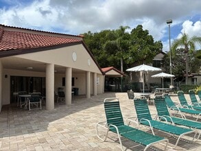 9121 W Sunrise Blvd in Plantation, FL - Building Photo - Building Photo