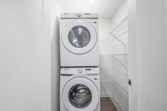 9355 R. Sherbrooke E in Montréal, QC - Building Photo - Building Photo