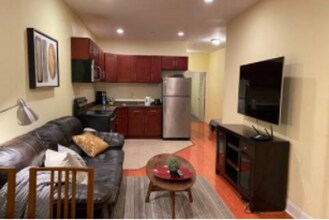 676 N 33rd St in Philadelphia, PA - Building Photo - Building Photo