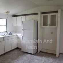 319 Iotla Valley Park Rd in Franklin, NC - Building Photo - Building Photo