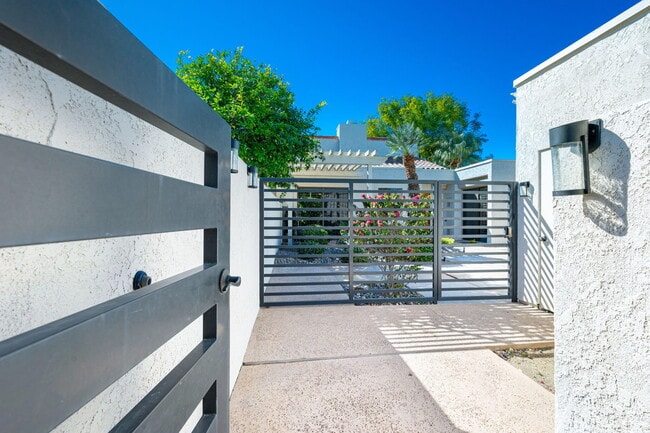 717 Inverness Dr in Rancho Mirage, CA - Building Photo - Building Photo