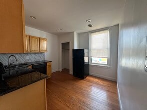 1043 Spring Garden St, Unit 2F in Philadelphia, PA - Building Photo - Building Photo