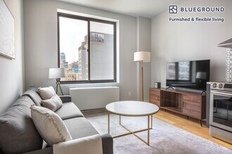 101 E 10th St in New York, NY - Building Photo - Building Photo