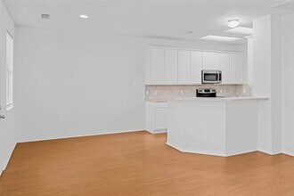 6413 Dawson Creek Dr in Pasadena, TX - Foto de edificio - Building Photo