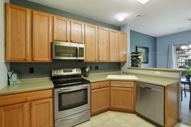 15351 Floret Way in Apple Valley, MN - Building Photo - Building Photo