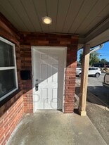 704 W Oak St in Rogers, AR - Building Photo