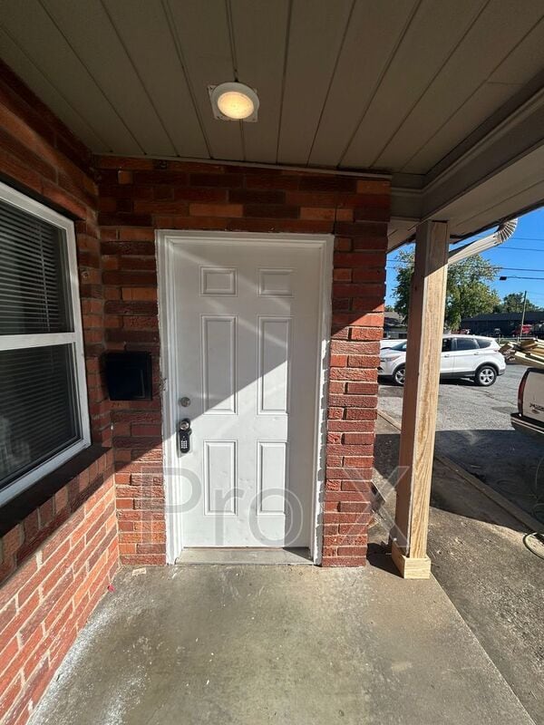 property at 704 W Oak St