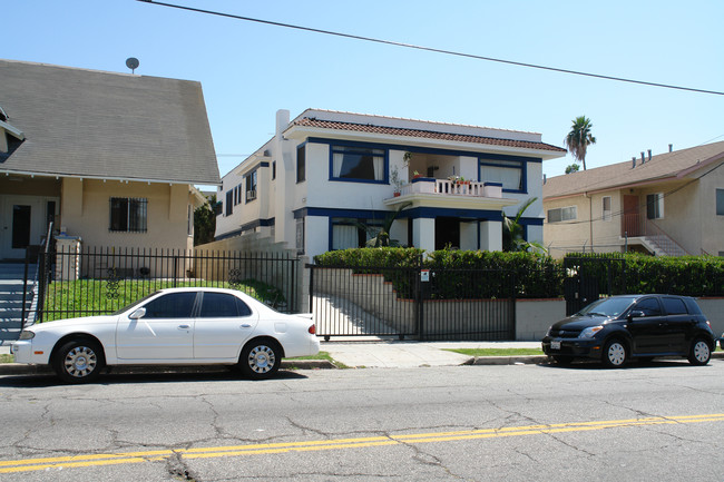2700 James M Wood Blvd in Los Angeles, CA - Foto de edificio - Building Photo