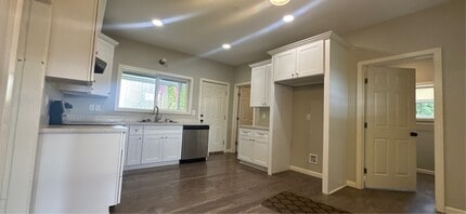 14296 Riches Rd SE in Silverton, OR - Building Photo - Building Photo