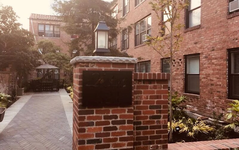 421 Summit Ave E in Seattle, WA - Building Photo