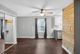 1068 Rebel Forest Dr SE in Atlanta, GA - Building Photo - Building Photo