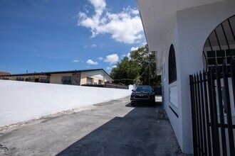 2500 NW 103rd St in Miami, FL - Building Photo - Building Photo