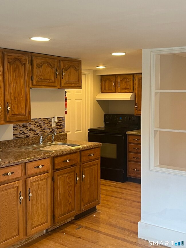 43 Wallens St in Winchester, CT - Building Photo - Building Photo