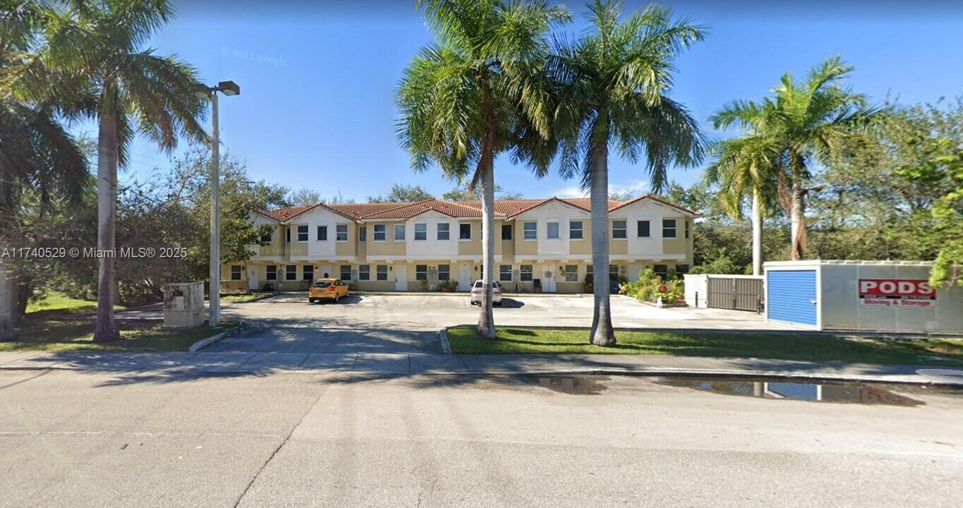 1702 N 28th Ave in Hollywood, FL - Building Photo